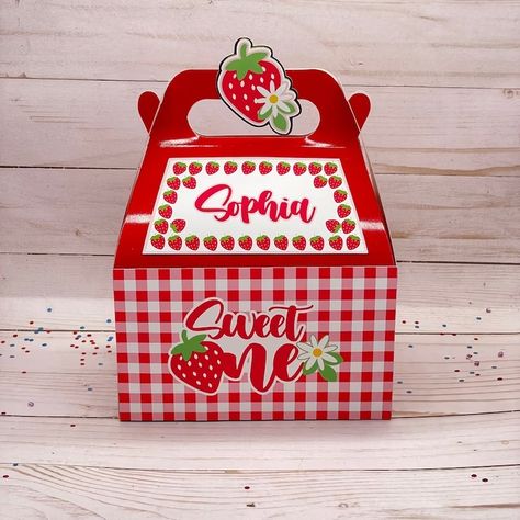 Strawberry Favor Box, Berry Sweet, Strawberry Party Decorations, Strawberry Theme, Strawberry Birthday Party, Sweet One - Etsy Berry 1st Birthday Party Favors, Strawberry Theme Goodie Bags, Strawberry Favors, Strawberry Party Favors, Strawberry Shortcake Party Favors, Strawberry Party Decorations, Strawberry Birthday Party, 1st Birthday Favors, Strawberry Box