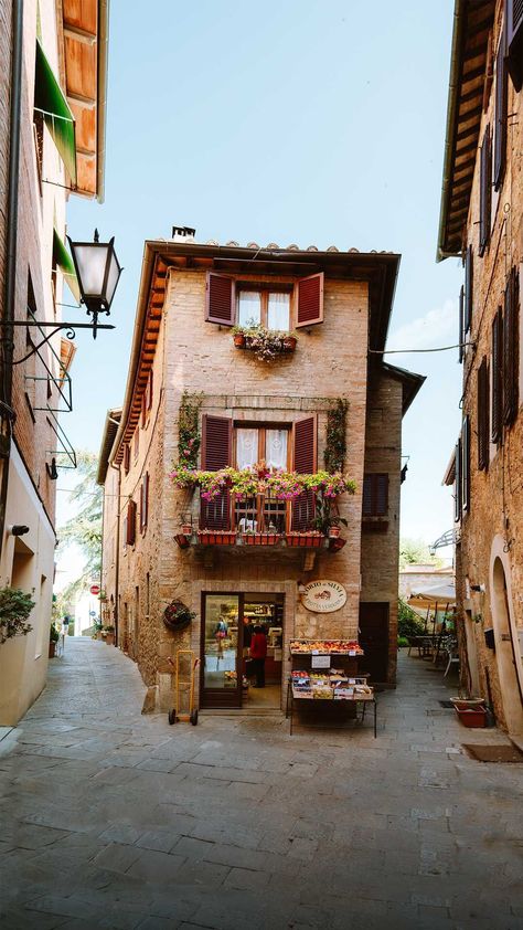 Tuscany Italy Architecture, Tuscany Italy House, Italy House Aesthetic, Italy Buildings, Italy Town, Italy Villages, Old Italy, Environment Modeling, Soul Tie