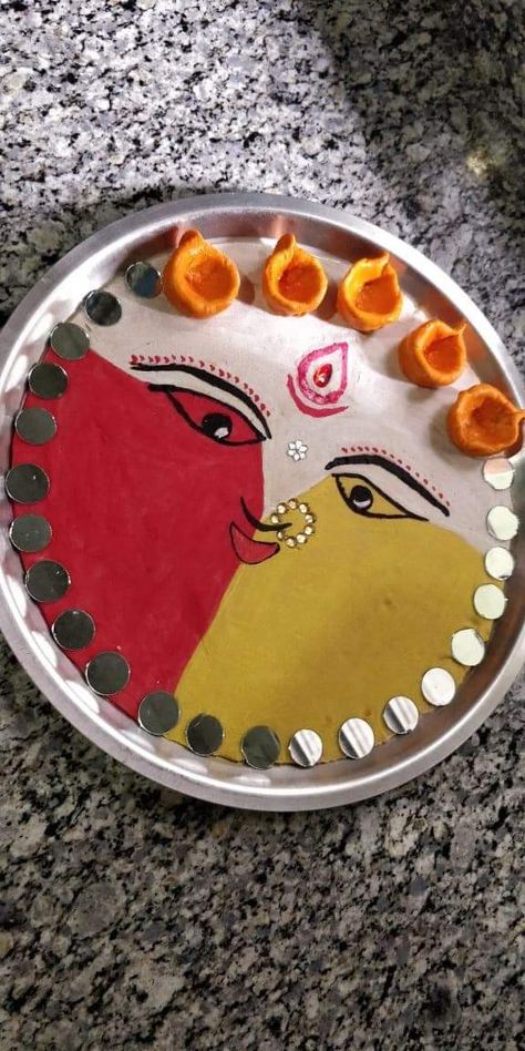 Navratri Arti Thali Decoration, Paper Plate Rangoli, Navratri Aarti Thali Decoration Ideas, Aarti Decoration, Arti Thali Decoration, Arti Thali, Aarti Thali, Thali Decoration, Pooja Decoration