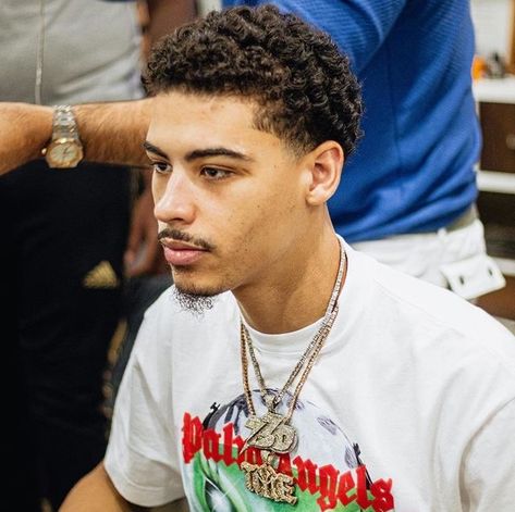 Lightskin Haircuts, Curly Hair Taper, Jay Critch, Black Haircut Styles, Light Skin Men, Dark Skin Boys, Black Men Hairstyles, Haircut Inspiration, Curly Hair Men