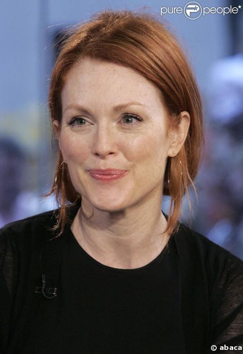 Julianne Moore... Hair color Julianne Moore Makeup, Julianne Moore Hair, Julianne More, Magenta Hair Colors, Magenta Hair, Ginger Hair Color, Beautiful Red Hair, Oval Face Shapes, Julianne Moore