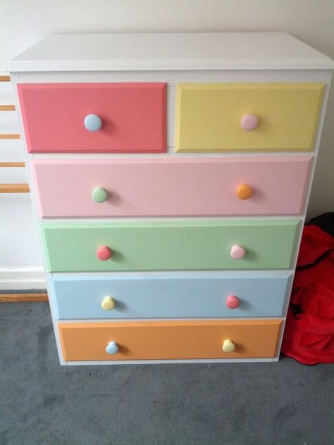 Colourful Dresser Ideas, Colorful Painted Dresser Ideas, Pastel Room Colors Paint, Dressers For Nursery, Dresser Makeover Diy Paint Ideas, Rainbow Painted Dresser, Colorful Dresser Diy, Baby Cupboard Ideas, Rainbow Dresser Diy