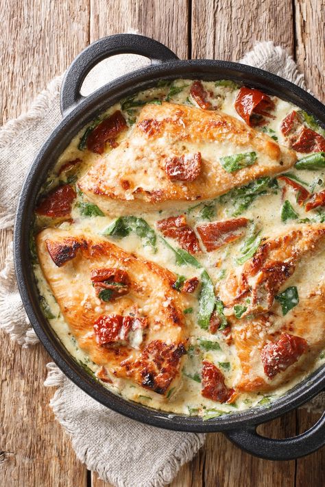 Keto Tuscan Chicken ~ One skillet for easy clean up, too! Chicken Asiago, Asiago Recipes, Asiago Cheese Recipes, Marry Me Chicken Recipe, Creamy Chicken Recipes, Asiago Cheese, Tuscan Chicken, Chicken Dinners, Asiago