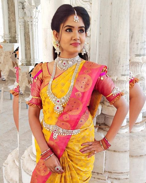 Pink Suit Indian, Saree Hair Styles, Siva Manasula Sakthi, Yellow Saree Look, Dresses For Wedding Indian, Traditional Dresses Indian, Bridal Outfit Ideas, Girls Group Names, Group Names