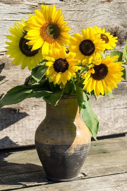 Premium Photo | A bouquet of sunflowers in a vase Sunflower Vases, Sunflower Bouquet Aesthetic, Sunflower In A Vase, Sunflower In Vase, Sunflowers In Vase, Nicole Aesthetic, Sunflowers Bouquet, Potted Sunflowers, Sunflower Vase