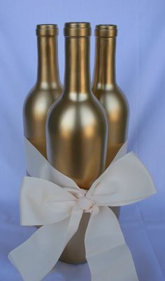 Gold Wine Bottle Centerpiece, Bottle Centerpieces Wedding, Wine Bottle Centerpieces For Wedding, Wine Bottle Centerpiece, Wine Bottle Flowers, Wedding Wine Bottle, Wine Bottle Crafts Christmas, Bottle Flowers, Centerpieces For Wedding