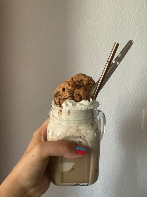 Iced Coffee With Whipped Cream, Coffee Ice Cream Aesthetic, Cappuccino Ice Cream, Nuttela Cookies, Darkacademia Aesthetic, Vanilla Iced Coffee, Drinks Recipe, Whip Cream, Cream Aesthetic