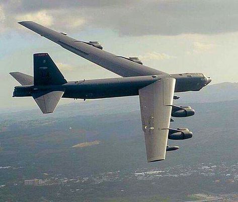 Us Bombers, Photo Avion, Air Force Planes, B 52 Stratofortress, Strategic Air Command, Us Military Aircraft, Military Airplane, Air Fighter, Military Pictures