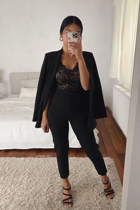 I love these date night outfit ideas! Perfect for many occasions and very easy to copy! | Date night outfit | date night outfit black girl | date night outfit winter | date night outfit spring | date night outfit summer | date night outfit fall | date night outfit classy | date night outfit romantic | cute date night outfit | date night outfit with jeans | casual night out outfit | first date outfit | first date outfit winter | first date outfit casual | first date outfit spring #... Date Night Outfits Spring, Night Out Outfit Classy, Ropa Semi Formal, Casual Night Out Outfit, Date Night Outfit Classy, Casual Date Night Outfit, Winter Date Night Outfits, Date Night Outfit Summer, First Date Outfits