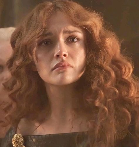 Red Hair Queen, Alicent Hightower, Medieval Woman, Irish Women, Targaryen Aesthetic, Fantasy Hair, Princess Hairstyles, Auburn Hair, House Of Dragons