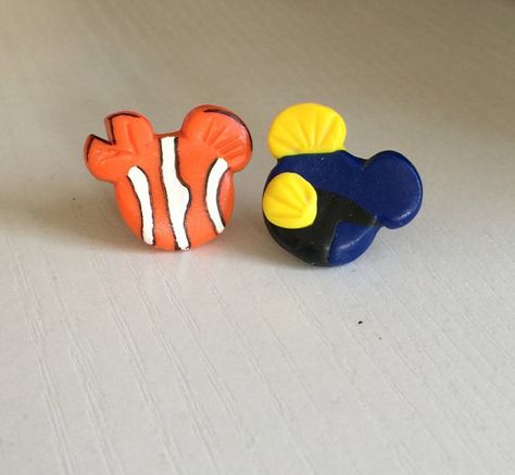 Finding Nemo Disney Inspired Clay Earrings. Mouse by LIVCharmed Disney Clay Earrings Diy, Polymer Clay Disney Earrings, Kawaii Biscuit, Polymer Clay Earrings Disney, Disney Inspired Clay Earrings, Disney Clay Earrings, Disney Earring, Mickey Minnie Mouse Clay Ring, Mickey Clay Earrings