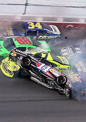 Nascar Wrecks, Nascar Crash, Tony Stewart Racing, Race Course, Nascar Cars, Nascar Race Cars, Stock Car Racing, Kyle Busch, Tony Stewart