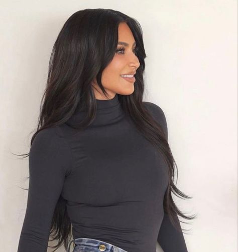 Kim K Curtain Bangs, Kim K Hair, Kim Kardashian Haircut, Kim Kardashian Ponytail, Bouncy Layers, Mum Outfits, Winter Baddie, Octopus Haircut, Kim Kardashian Kylie Jenner