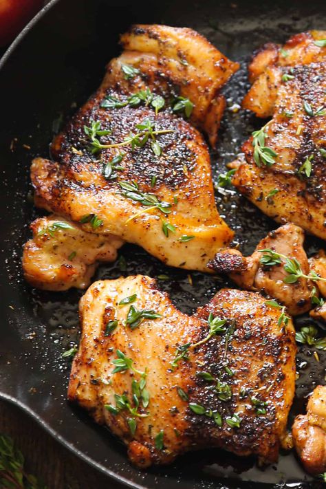 Cast Iron Skillet Recipes Chicken, Skillet Chicken Thighs, Boneless Chicken Thigh Recipes, Cast Iron Recipes, Boneless Skinless Chicken Thighs, Boneless Chicken Thighs, Skinless Chicken Thighs, Mushroom Chicken, Boneless Skinless Chicken