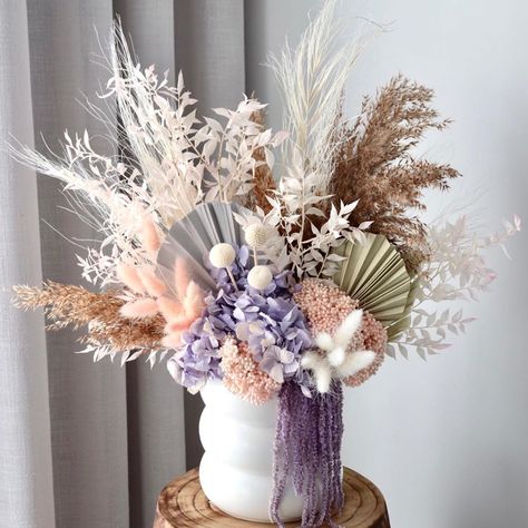 Pastel Dried Flower Arrangements, Artisan Dried Flower Company, Purple Dry Flower Bouquet, Diy Dried Flower Arrangement, Lilac Dried Flower Bouquet, Dried Arrangements, Dry Leaves, City Flowers, Gorgeous Centerpieces