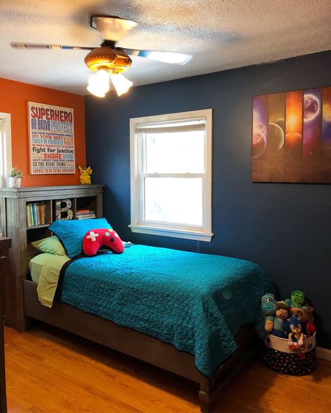 Blue & orange walls Blue Orange Room Bedroom Ideas, Orange And Blue Walls, Boys Orange Bedroom Ideas, Blue And Orange Boys Bedroom, Blue And Orange Boys Room, Boys Blue Bedroom Ideas, Orange Boys Bedroom, Orange And Blue Bedroom, Boys Blue Bedroom