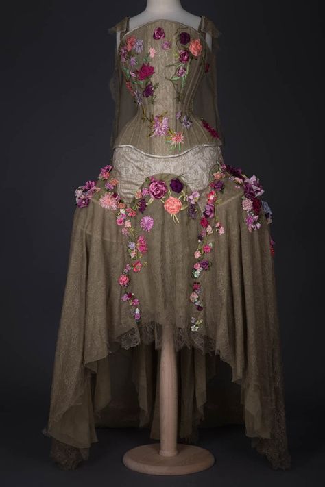 Karolina Laskowska, Faerie Clothes, Wedding Reception Gowns, Reception Gown, Detachable Train, Jeanne Lanvin, Creative Halloween Costumes, Silk Ribbon Embroidery, Bespoke Wedding