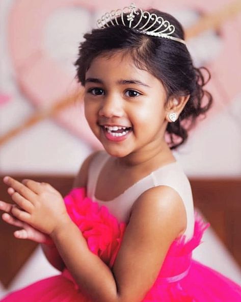 CUTE LITTLE PRINCESS ALLU ARHA IMAGES Allu Arha Pics, Allu Arha, Allu Arjun Hairstyle New, Allu Arjun Hairstyle, Frocks Design, Stylish Mehndi, Stylish Mehndi Designs, New Photos Hd, Kids Frocks Design