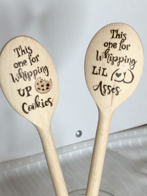 Wood Burned Gifts, Wooden Spoon Crafts, Wood Burn Spoons, Wood Burning Patterns Stencil, Kitchen Spoons, Wood Burning Techniques, Wood Burn Designs, Spoon Crafts, Woodburning Projects