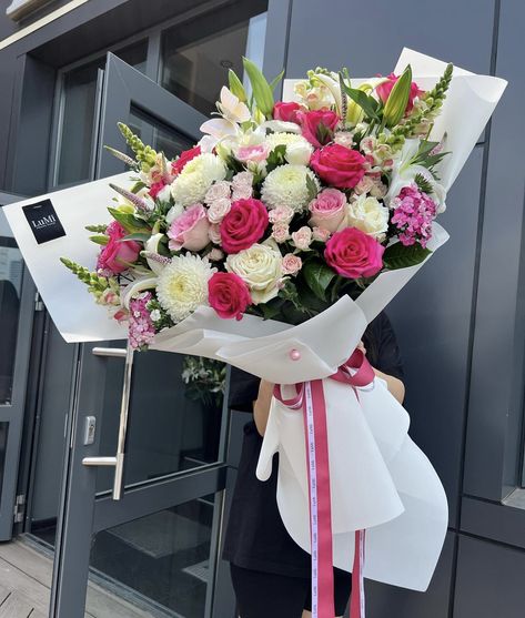 Big Bouquet Of Flowers Aesthetic, Big Flower Bouquet Aesthetic, Huge Flower Bouquet, Bouquet Of Flowers Aesthetic, Flower Bouquet Aesthetic, Bouquet Aesthetic, Big Bouquet, Blooming Bouquet, Flowers Aesthetic