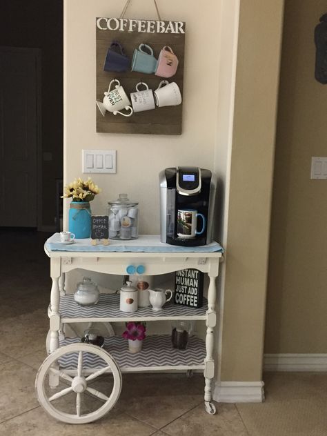 1940's tea cart, I turned into a coffee bar in my kitchen.☕️☕️ Tea Cart Coffee Station, Tea Trolly Ideas Coffee Carts, Tea Cart Decor Display, Tea Cart Coffee Bar, Tea Cart Decor, Tea Cart Ideas, Tea Cart Makeover, Antique Tea Cart, Garages Ideas