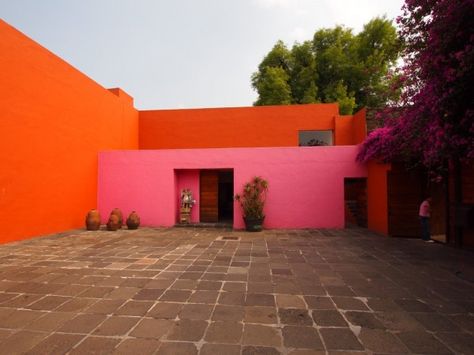 Luis Barragan casa - Mexico 1948 Luis Barragan House, Luis Barragan Architecture, Mexican Colors, Modernist Architects, Oscar Niemeyer, Orange And Pink, Cool Walls, Landscape Architecture, Wabi Sabi