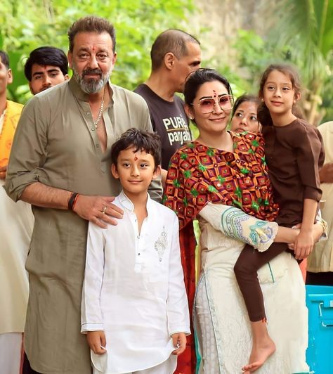 Sanjay Datt Style, Mafia Wallpaper, Sanjay Dutt, Trendy Fashion Tops, Salman Khan, Priyanka Chopra, Deepika Padukone, Family Photo, Anchors