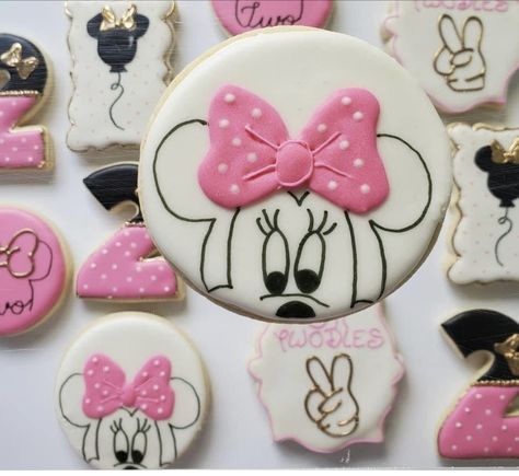 Minnie Mouse Decorated Cookies, Minnie Cookies Decorated, Cookie Flooding, Duck Cookies, Mouse Cookies, Minnie Mouse Cookies, Minnie Mouse Birthday Cakes, Sugar Cookie Recipe Easy, Sugar Cookie Designs