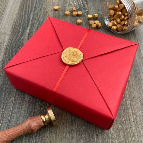 Valentines Wrapping Ideas, Valentines Gift Wrapping Ideas, Valentines Day Gift Wrapping, Wrapping Gifts Ideas Creative, Wrapping Gifts Ideas, Red Christmas Wrapping, Valentines Wrapping, Cute Gift Wrapping Ideas, Valentines Gift Wrap