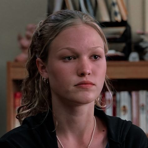 2000's Hairstyles, Katarina Stratford, Charlotte Sullivan, 2000s Hairstyles, Kat Stratford, Angry Feminist, Put Me In A Movie, Julia Stiles, Feminist Icons