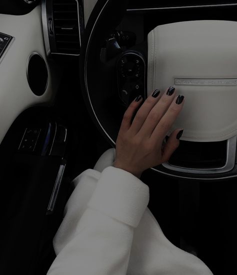 Range Rover Aesthetic, Rover Aesthetic, Range Rover White, Range Rover Black, Rich Girl Aesthetic, Driving Range, Valentine Photography, Future Lifestyle, Aesthetic Themes