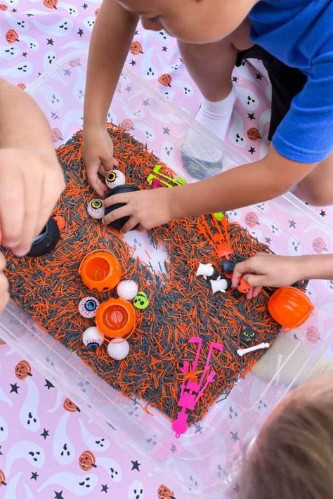 A child’s hand reaching for a spooky eyeball toy in a sensory bin filled with black and orange dyed pasta, ideal for preschool sensory play. Preschool Sensory Play, Dyed Pasta, Halloween Sensory Bin, Preschool Halloween Party, Halloween Activities Preschool, Preschool Sensory, Halloween Sensory, Coloring Posters, Sensory Art