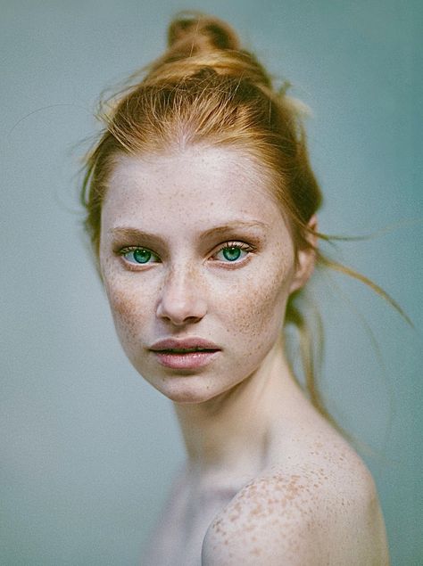 Laura Gwyneth Butler, Laura Gwyneth, Women With Freckles, Vintage Photography Women, Beautiful Freckles, Close Up Portraits, Female Portraits, Hair Reference, Portrait Poses