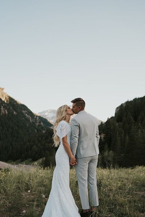 Mountain Bridals, Mountain Wedding Photos, Sealed With A Kiss, Lds Wedding, Bridal Pictures, Wedding Picture Poses, Bridal Poses, Temple Wedding, Future Wedding Plans