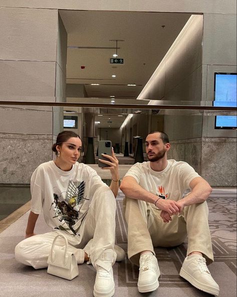 Matching couples outfit cream streetwear mens womens streetstyle baggy oversized Couple Outfits Streetwear, Couples Streetwear, Nautical Inspired Outfit, Couple Photoshoot Outfits, Outfit Cream, Streetwear Couple, Retro Inspired Outfits, Couple Fits, Couples Outfit