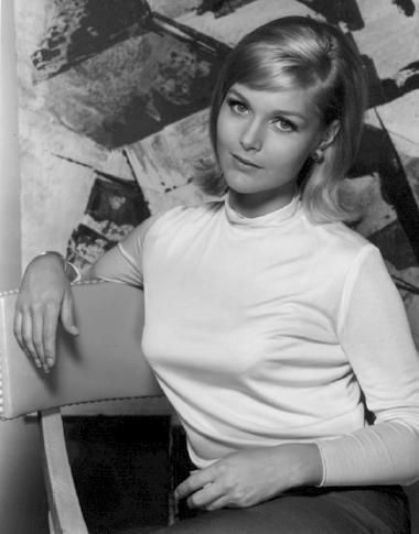 crystal bernard - Fabulous Female Celebs of the Past Photo (11823945) - Fanpop Theatrical Romantic Makeup, Vintage Portraits Of Women, Sophia Loren Style, Elaine Stewart, Carol Lynley, Young Marilyn Monroe, Kristy Mcnichol, Stella Stevens, Donna Mills