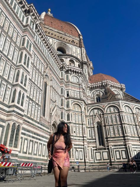 #italy #florence #outfits #summer #summerinitaly #vacation #tigermist Florence Outfits, Italy Florence, Italy Photo, Tiger Mist, Florence Italy, Outfit Summer, Outfits Summer, Florence, Spain