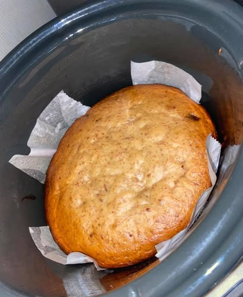 Slow Cooker 3 Ingredients Banana Bread - Slow Cooker Tip Slow Cooker 3 Ingredients, Crockpot Banana Bread, Slow Cooker Roasted Potatoes, Slow Cooker Banana Bread, Slow Cooker Cake, Crockpot Desserts, Slow Cooker Christmas, Slow Cooker Bread, Slow Cooker Baking