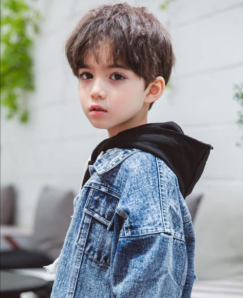 帥男孩 Ulzzang Kids, Cute Asian Babies, Korean Babies, Asian Kids, Asian Babies, Fashion Kids, Children Photography, Kids And Parenting, Kids Boys