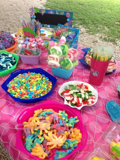 Under the sea candy table Birthday Sleepover Ideas, Slime Birthday, Bubble Guppies Party, Tmnt Birthday, Shark Themed Birthday Party, Slime Party, Moana Birthday Party, Moana Party