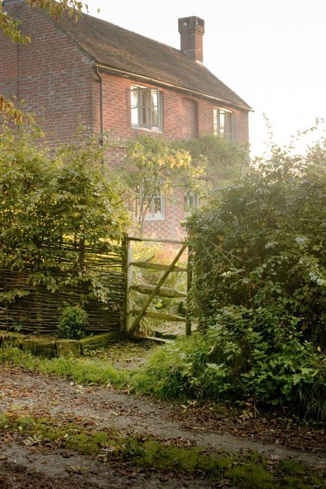 Garden Visit: Camera Ready in the English Countryside at Walnuts Farm: Gardenista English Cottage Style, Dream Cottage, British Countryside, English House, English Cottage, English Countryside, Brick House, Country Cottage, Country Life