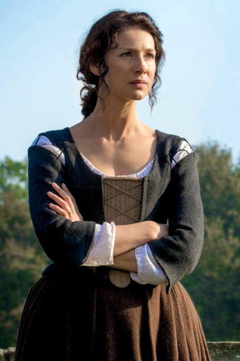 Caitriona Balfe as Claire Fraser in Outlander Caitriona Balfe Outlander, Outlander Costumes, Outlander Claire, Outlander Season 1, Outlander 3, 18th Century Costume, Jamie Fraser Outlander, Outlander Tv Series, Sam Heughan Outlander