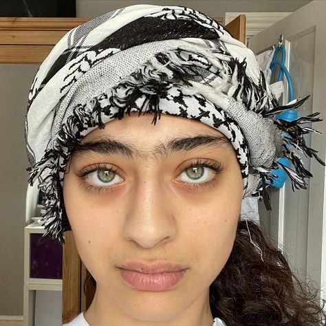 Unibrow Aesthetic, Rm 2022, Arab Girl, Full Eyebrows, Pretty Skin, Arab Women, Muslim Girls, Ethereal Beauty, Pretty Face