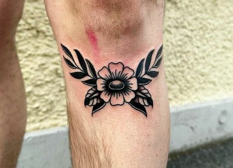 American Traditional Under-Knee Flower Tattoo Flower Knee Tattoo Men, American Traditional Embroidery, Thigh Tattoo American Traditional, American Traditional Collar Bone Tattoo, American Traditional Thigh Tattoo, Lower Knee Tattoo, Neo Traditional Tattoos Women, American Trad Flower, American Traditional Floral