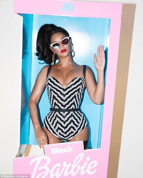 'Black Barbie': Beyonce was the perfect vintage doll, showing off her ample assets as she ... Beyonce Barbie, Kylie Jenner Dress, Barbie Halloween Costume, Top Halloween Costumes, Best Celebrity Halloween Costumes, Blue Ivy Carter, Celebrity Costumes, Celebrity Halloween, Classic Halloween Costumes