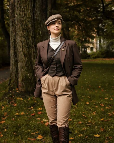 Countryside Fashion, Vintage Lesbian, Dark Academia Outfit, Androgynous Outfits, Academia Style, Country Fashion, Steampunk Clothing, Vintage Boots, Stylish Clothes For Women