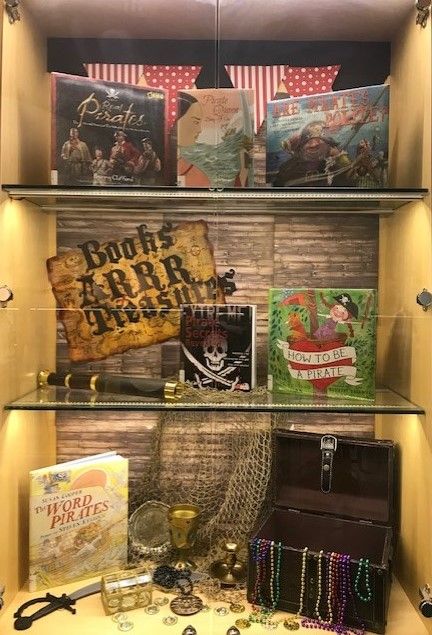 Real Pirates, Children's Library, Library Book Displays, Book Displays, Display Books, Childrens Library, Library Displays, Pirate Theme, Book Display