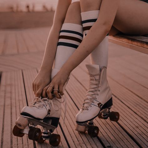 Red Skater Aesthetic, Roller Skates Aesthetic, Skates Aesthetic, Black Roller Skates, Skate Aesthetic, My Icon, Skating Aesthetic, Roller Skate Shoes, Roller Skaters