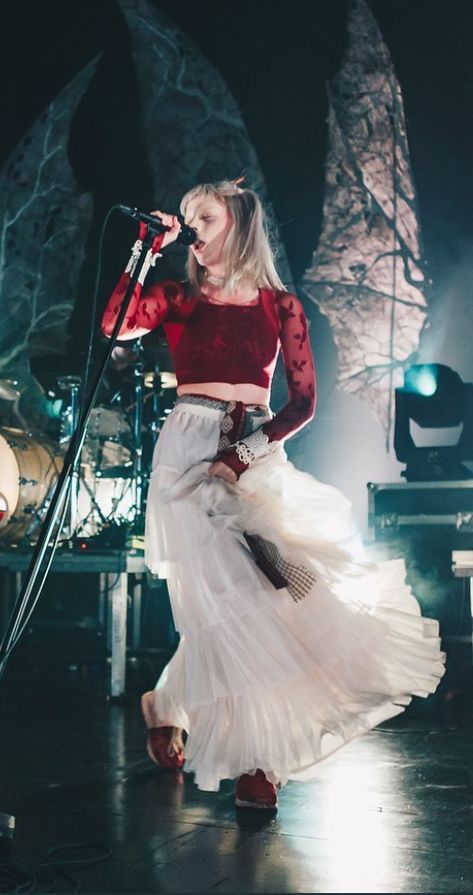 Aurora Fashion Inspiration, Aurora Outfits Singer, Aurora Singer Outfit, Aurora Outfit Singer, Aurora Aksnes Outfit, Aurora Outfit Ideas, Portal To Heaven, Mischievous Spring, Aurora Concert