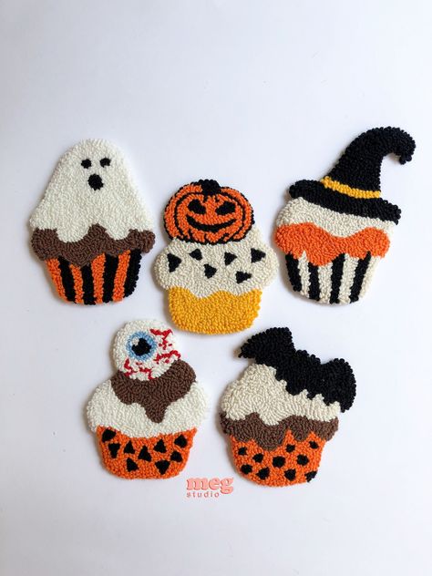 Halloween Punch Needle, Halloween Accessories Jewelry, Halloween Shapes, Punch Needle Coasters, Halloween Coasters, Mini Rugs, Halloween Punch, Christmas Punch, Halloween Arts And Crafts